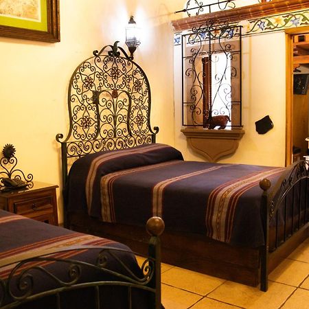 Hotel Los Escudos Pátzcuaro Extérieur photo