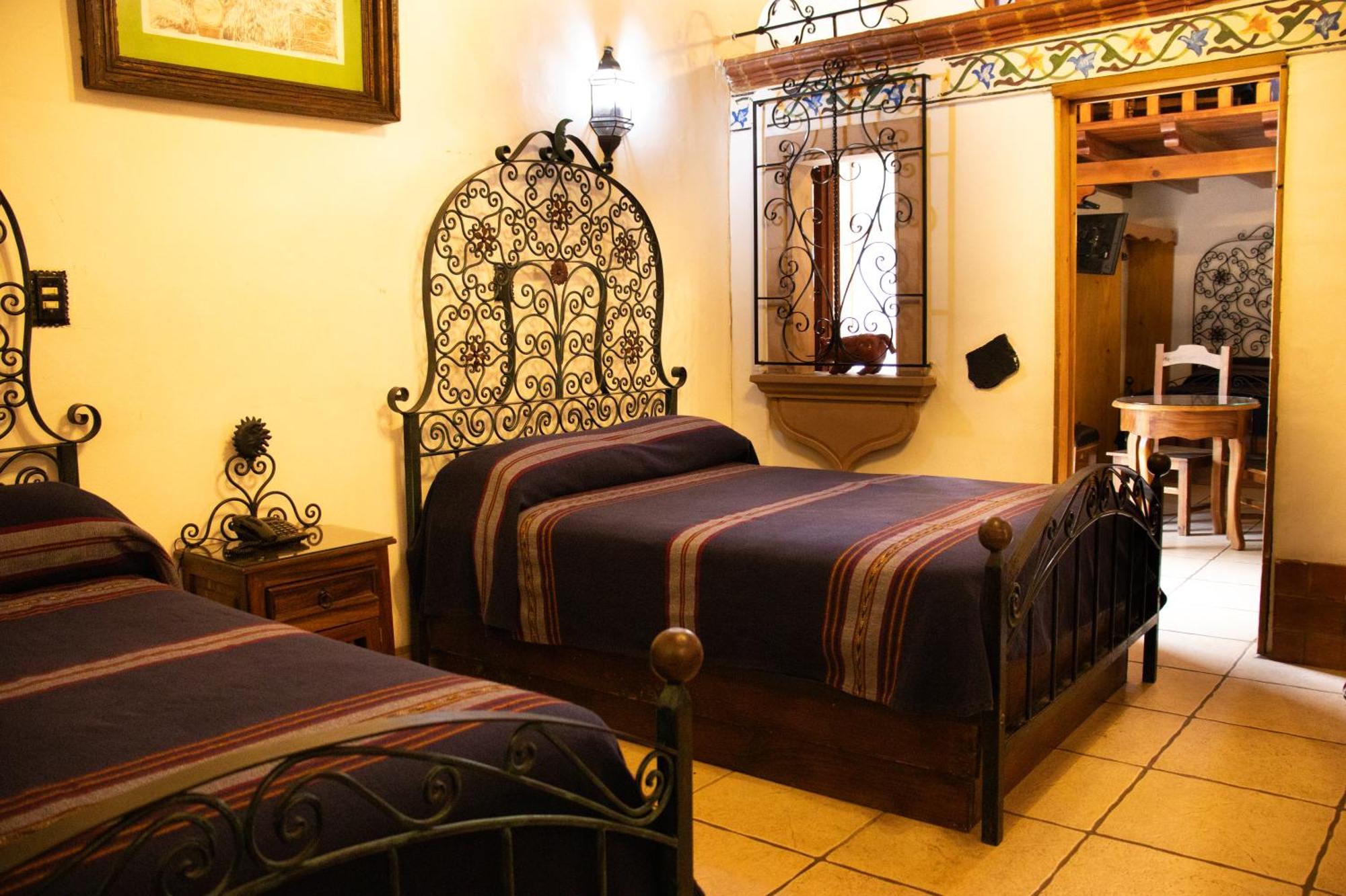 Hotel Los Escudos Pátzcuaro Extérieur photo