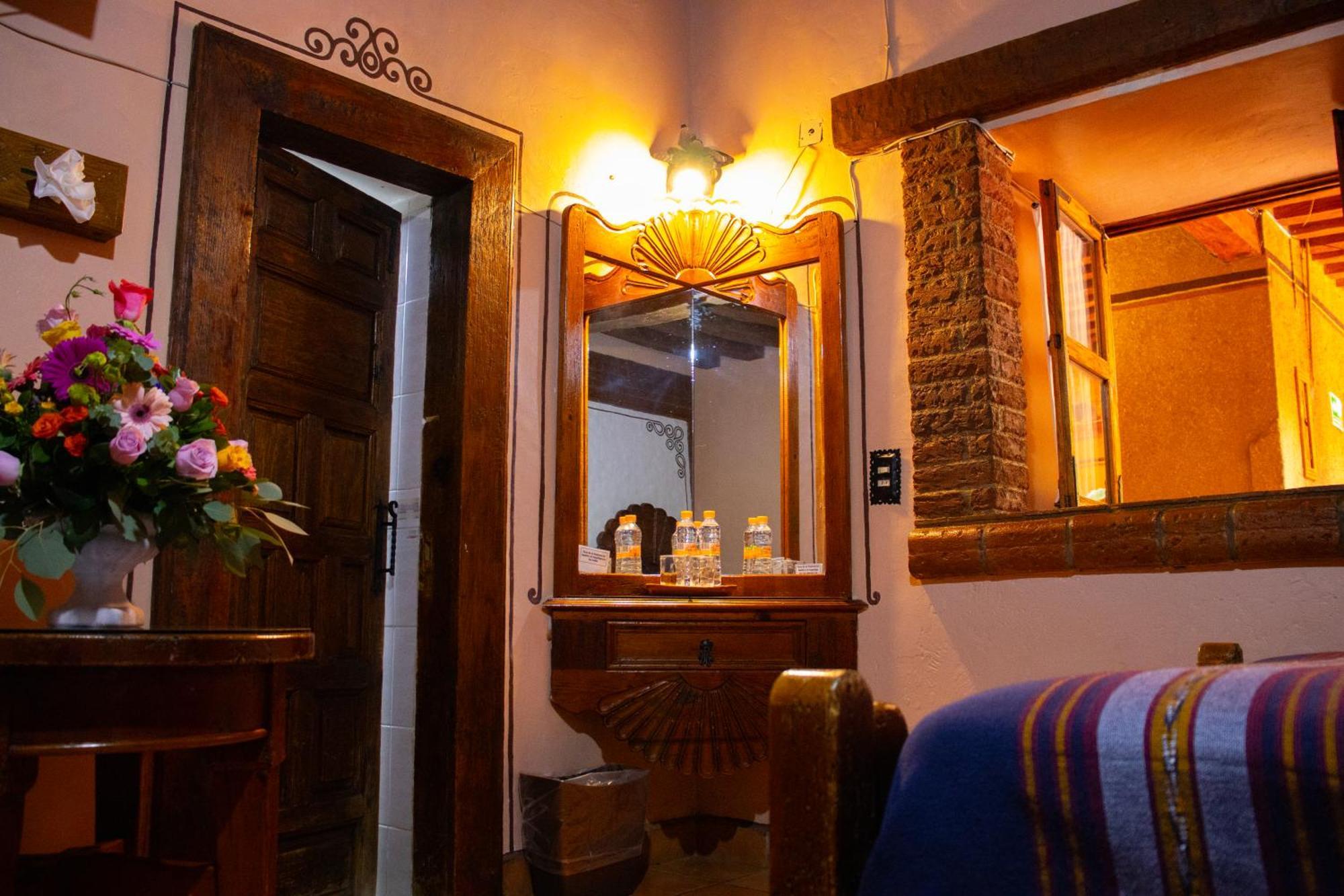 Hotel Los Escudos Pátzcuaro Extérieur photo