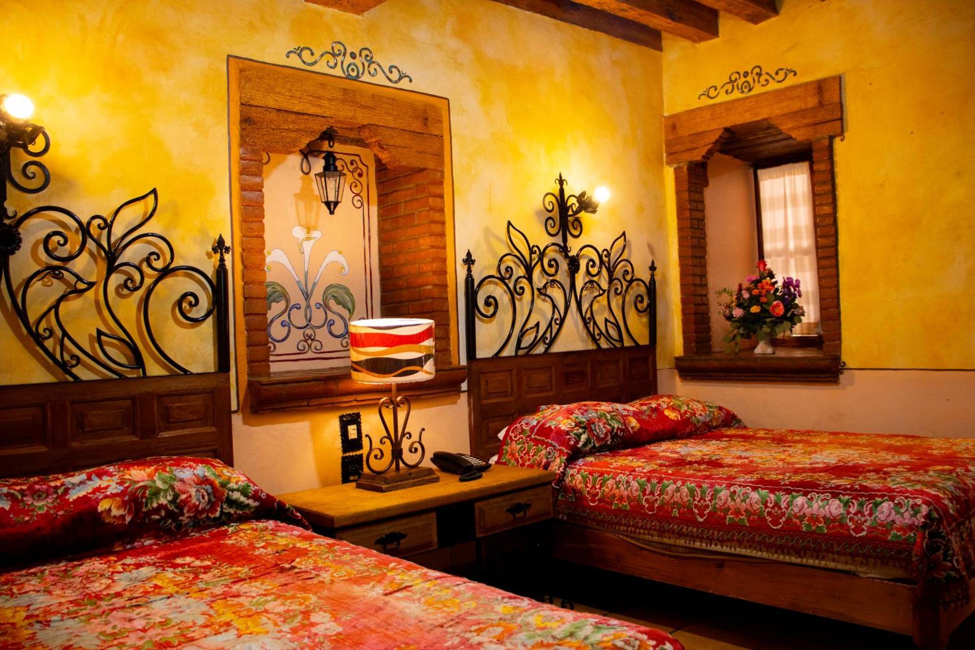 Hotel Los Escudos Pátzcuaro Extérieur photo
