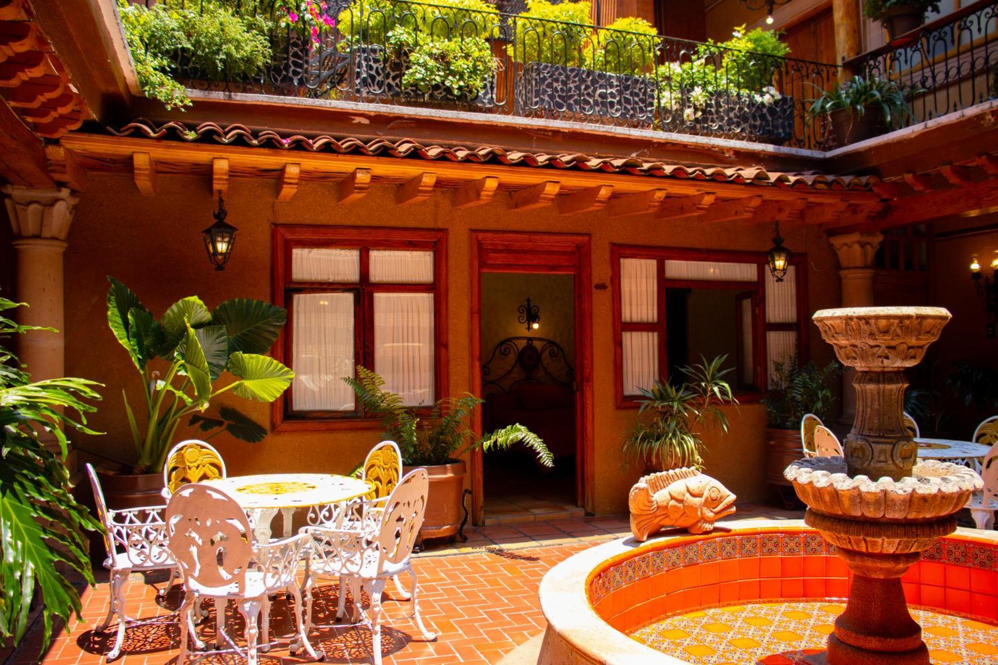 Hotel Los Escudos Pátzcuaro Extérieur photo