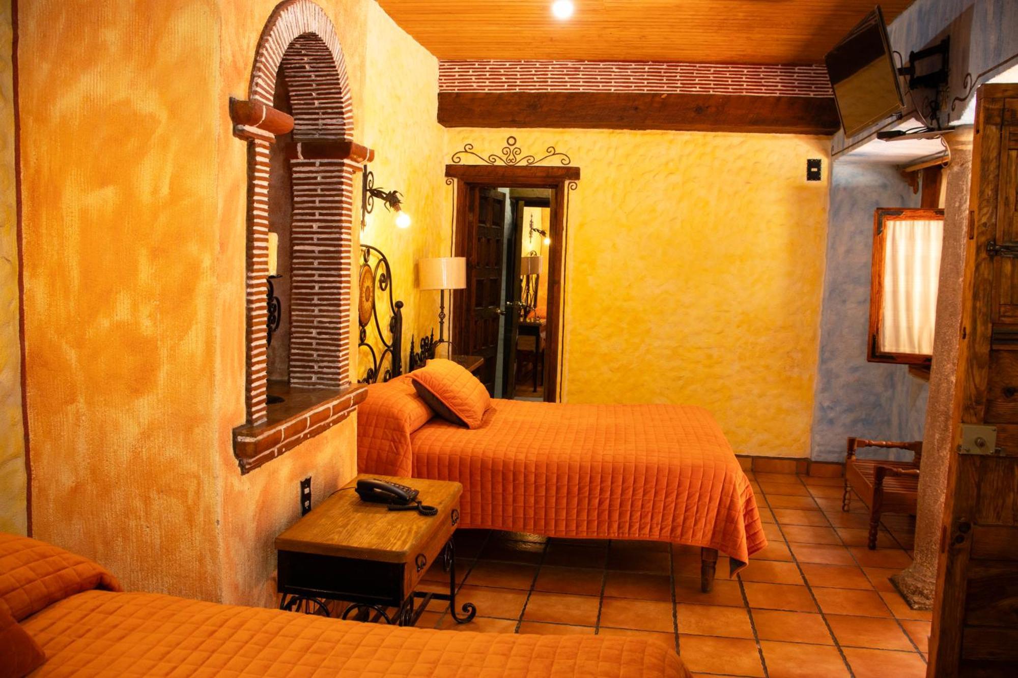 Hotel Los Escudos Pátzcuaro Extérieur photo