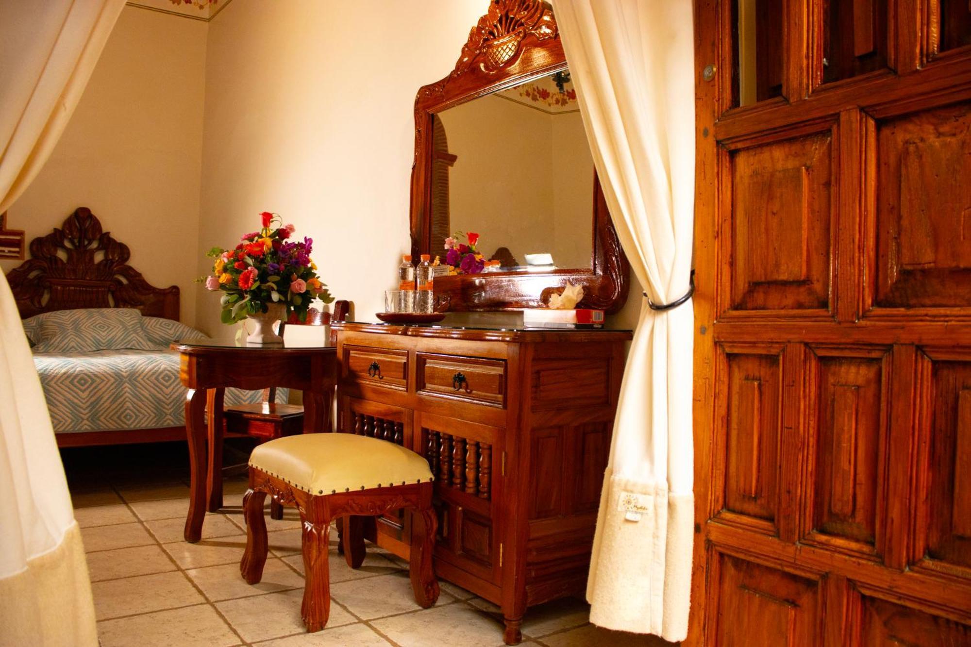 Hotel Los Escudos Pátzcuaro Extérieur photo