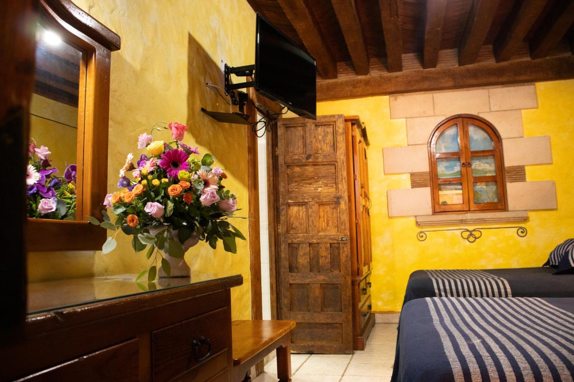 Hotel Los Escudos Pátzcuaro Extérieur photo