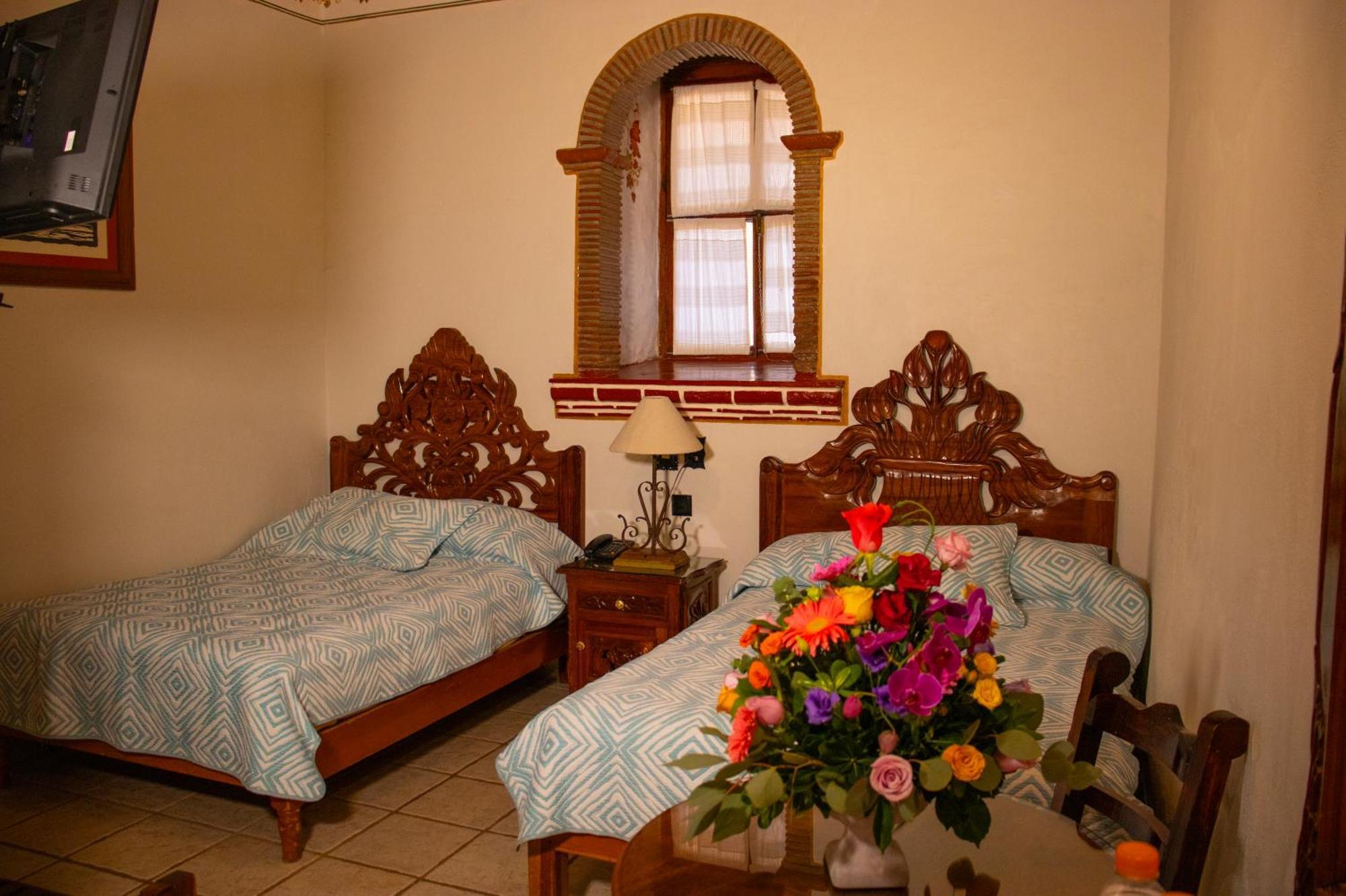 Hotel Los Escudos Pátzcuaro Extérieur photo
