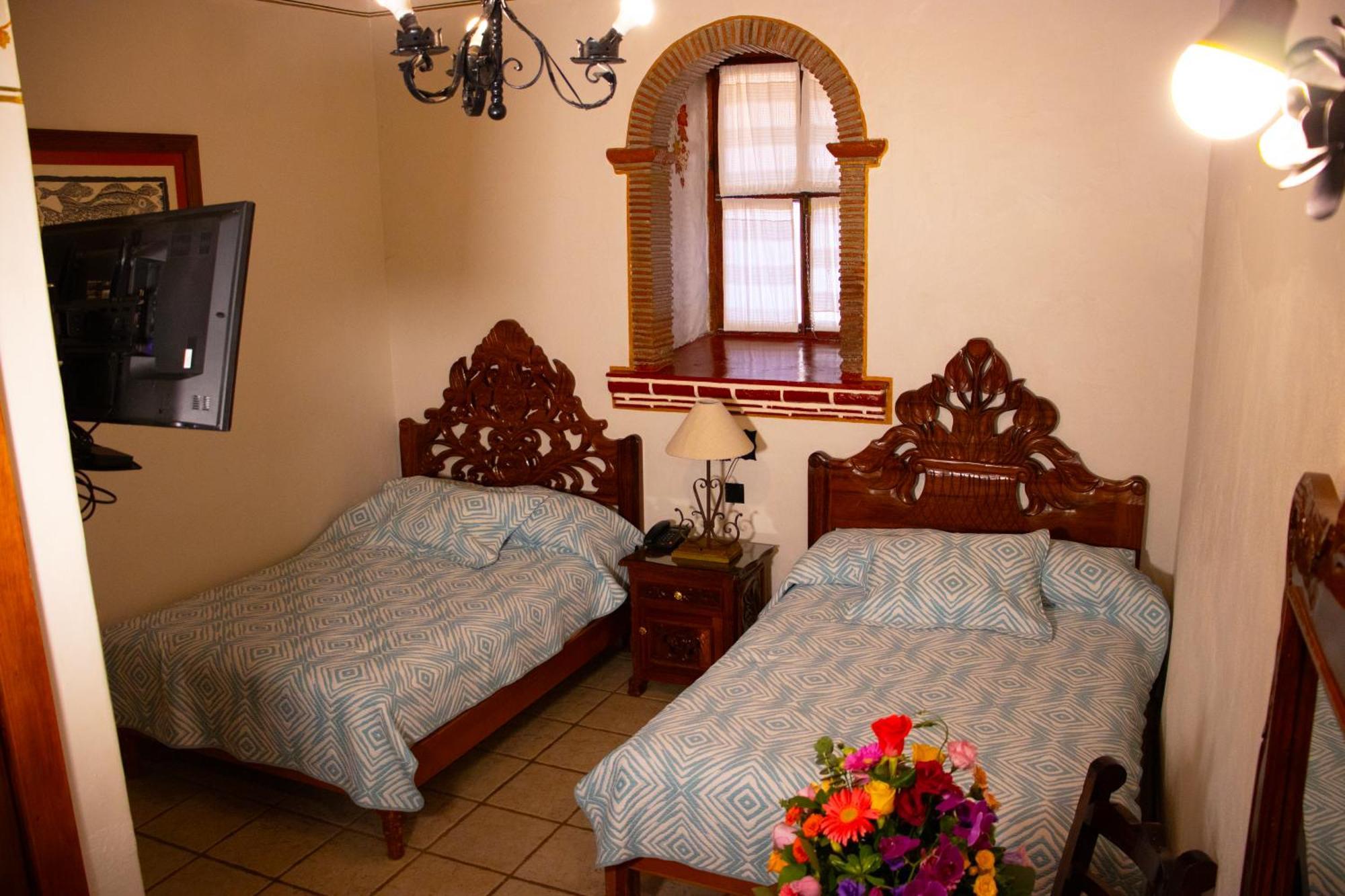 Hotel Los Escudos Pátzcuaro Extérieur photo