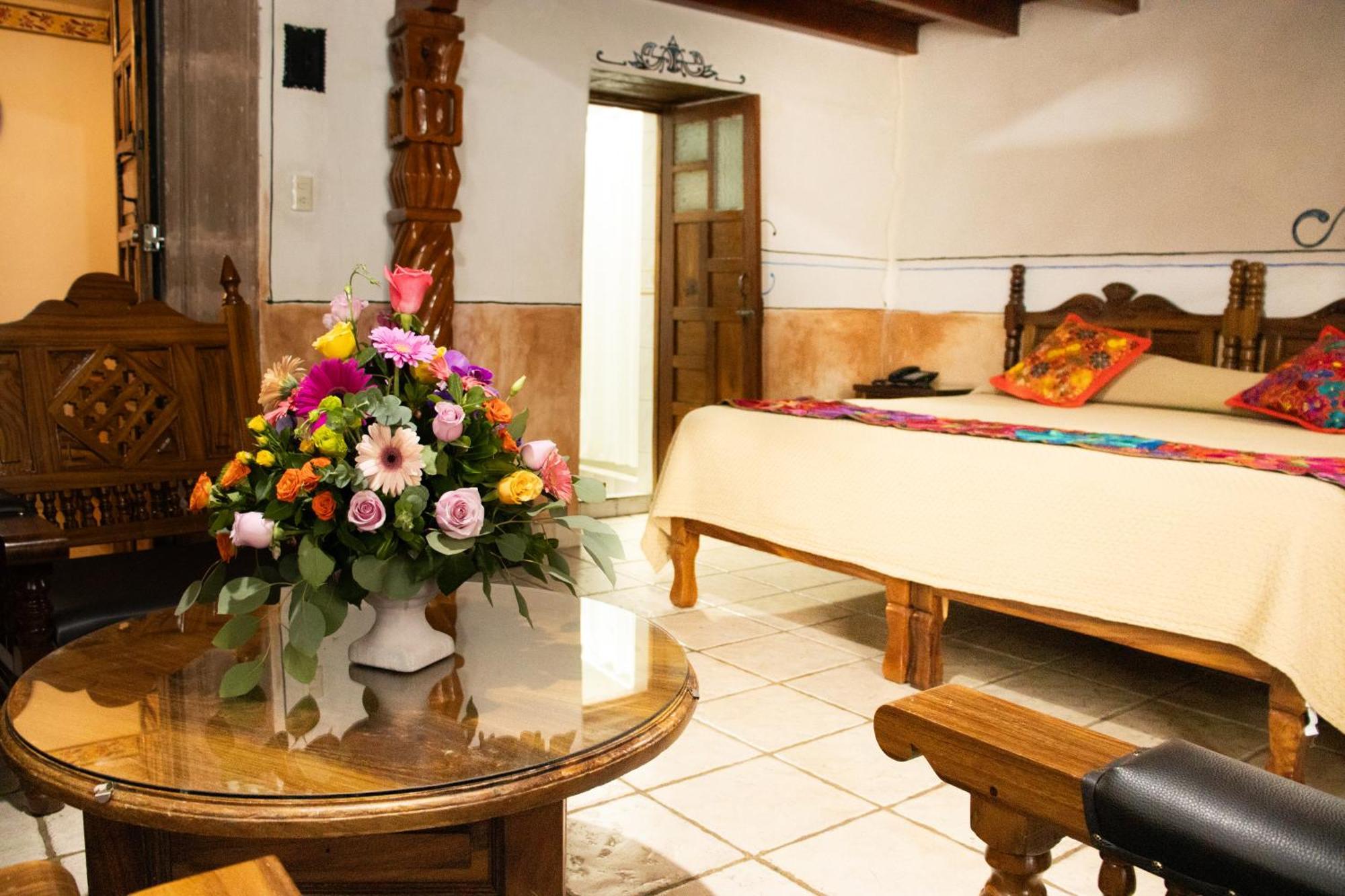 Hotel Los Escudos Pátzcuaro Extérieur photo