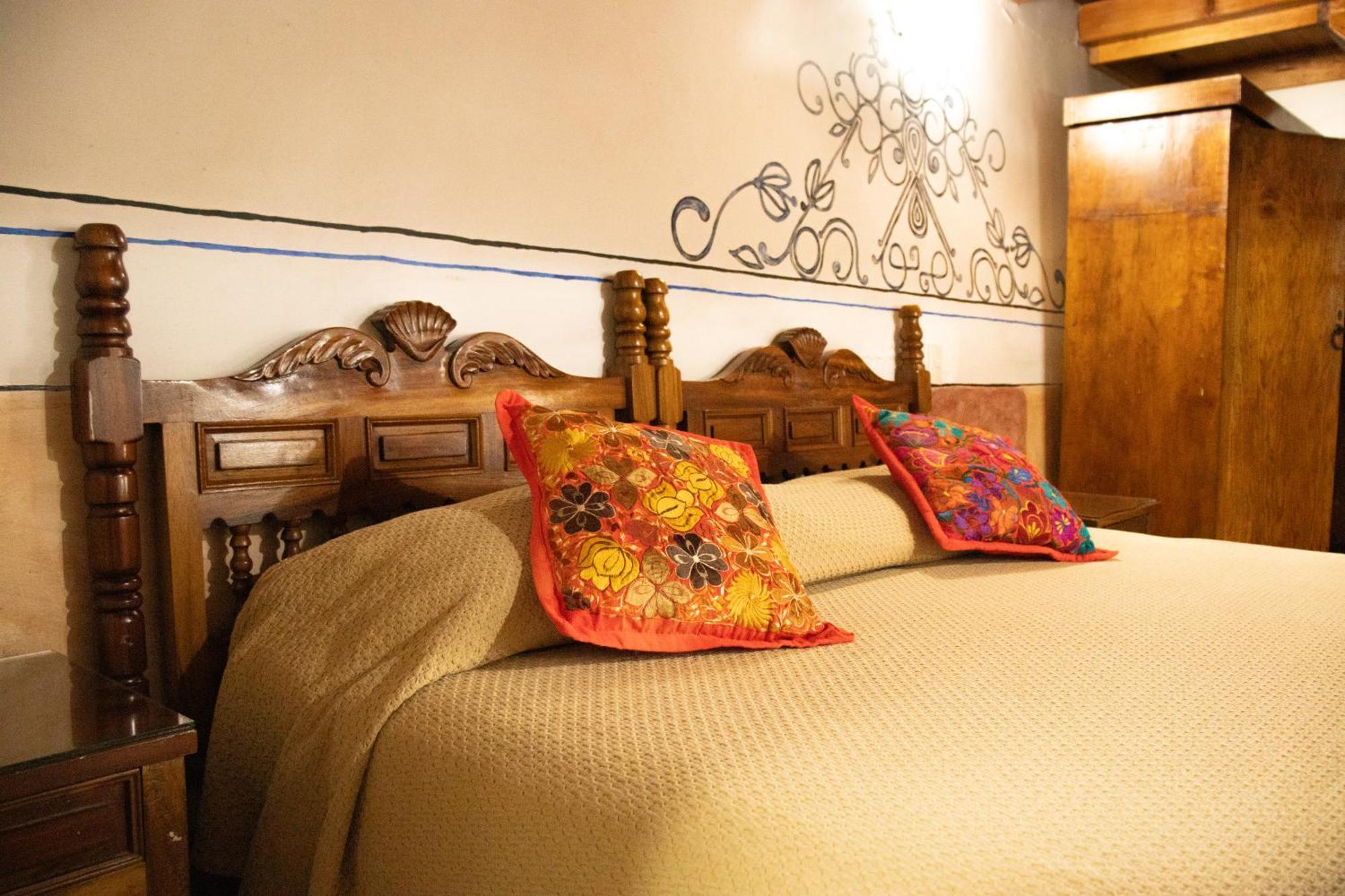Hotel Los Escudos Pátzcuaro Extérieur photo