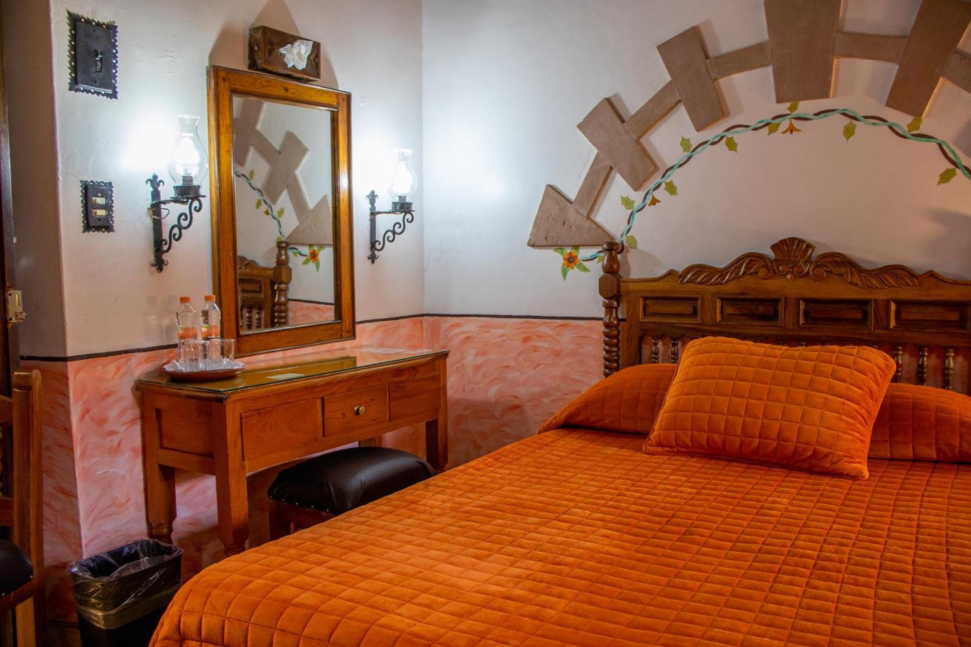 Hotel Los Escudos Pátzcuaro Extérieur photo