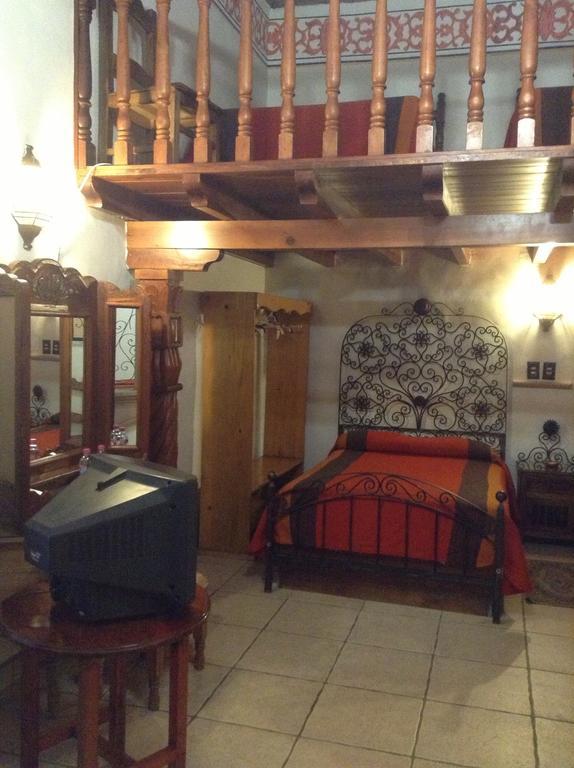 Hotel Los Escudos Pátzcuaro Extérieur photo