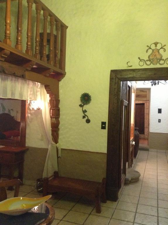 Hotel Los Escudos Pátzcuaro Extérieur photo