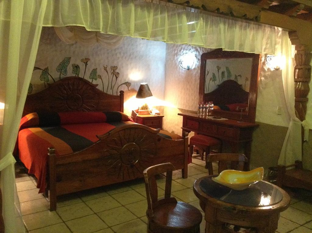Hotel Los Escudos Pátzcuaro Extérieur photo