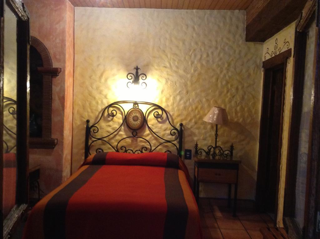 Hotel Los Escudos Pátzcuaro Extérieur photo
